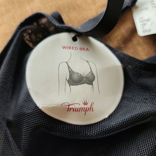 Triumph Spotlight W bra new, black, size 75/F, 34/DDD