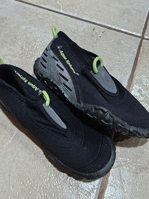 Aqua Sphere water shoes new, sizes 33-34, black