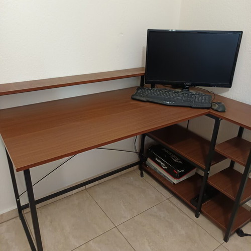 Corner desk like new
