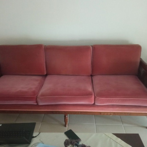 Three-seater sofa like new with cushions and wooden rattan sides