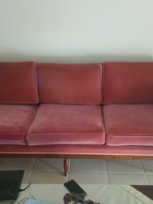 Three-seater sofa like new with cushions and wooden rattan sides