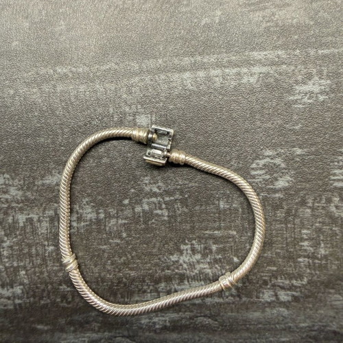 Pandora Marvel bracelet like new, size 17cm