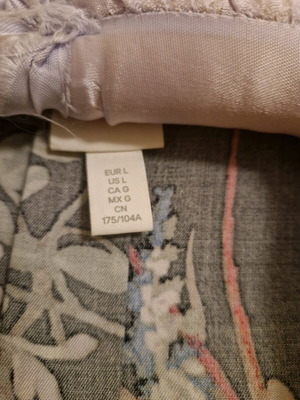 H&M semi-closed floral dress with belt L like new