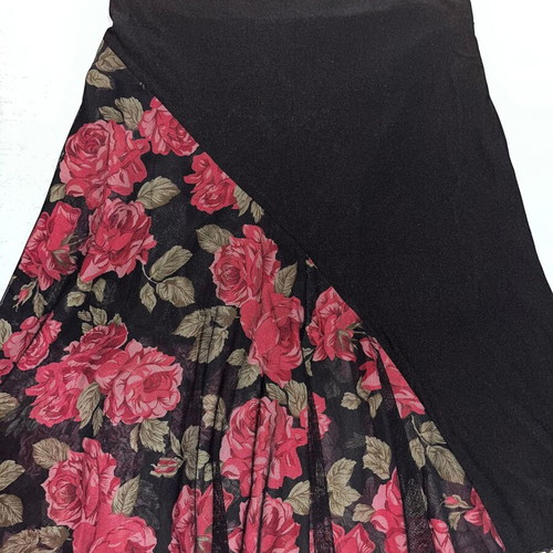 Black skirt with rose pattern like new, size XXXL