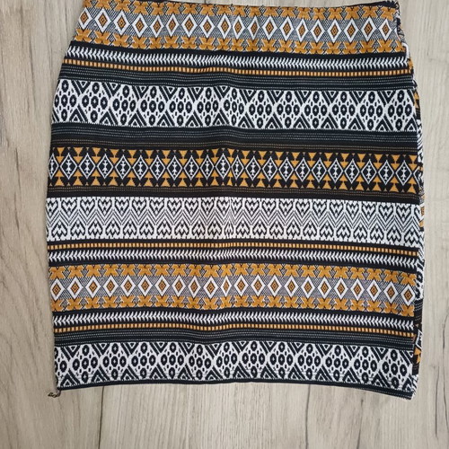 Bershka mini skirt like new, size S, geometric pattern