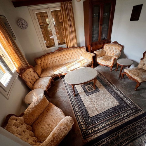 Classic living room set made of beech wood and velvet fabric like new