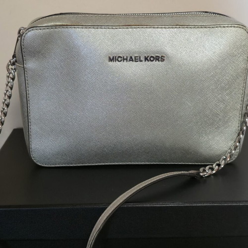 Michael Kors crossbody bag like new, silver leather