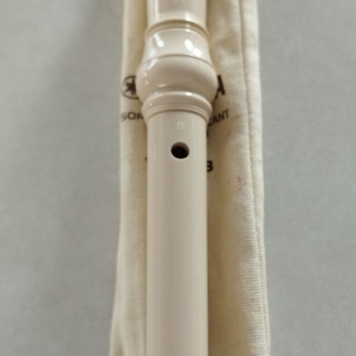 Yamaha YRS-23 soprano recorder with Method book by F. Nakas