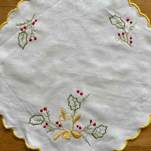 Christmas table linens like new, set of 2, embroidered linen