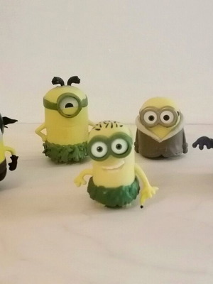 Minions figures set of 5 like new