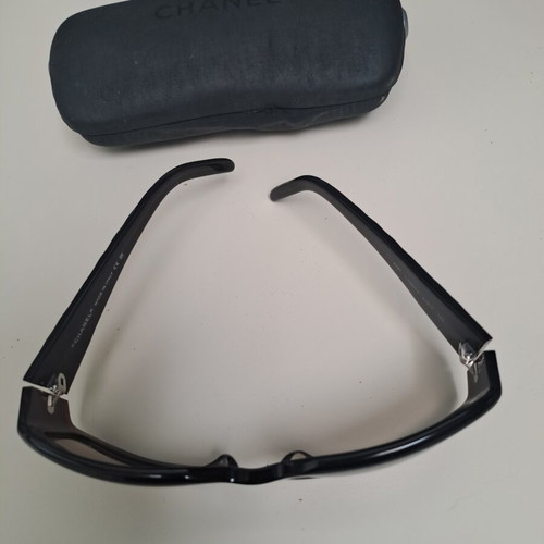 Chanel sunglasses like new, brown
