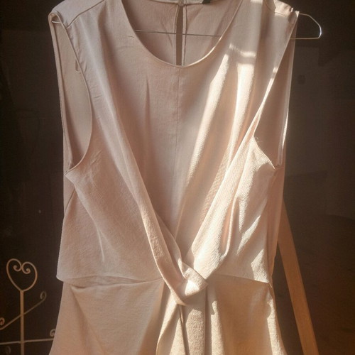 Zara sleeveless top gold size medium like new
