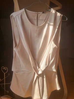 Zara sleeveless top gold size medium like new