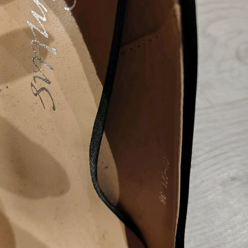 Satin classic pumps like new, size 36, black