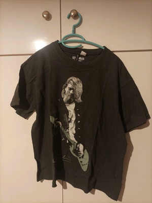 Kurt Cobain black medium t-shirt used from H&M