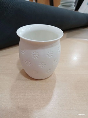 Small ceramic decorative vase like new, height 8 cm