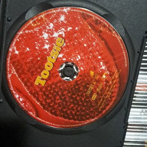 Tootsie DVD used, comedy social with subtitles