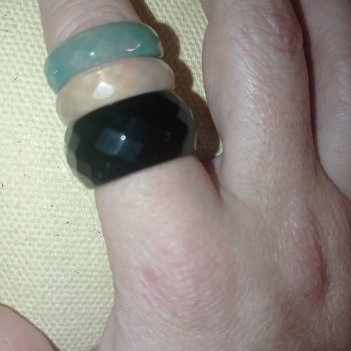 3 rings with semi-precious stones and adjustable lace bracelet new