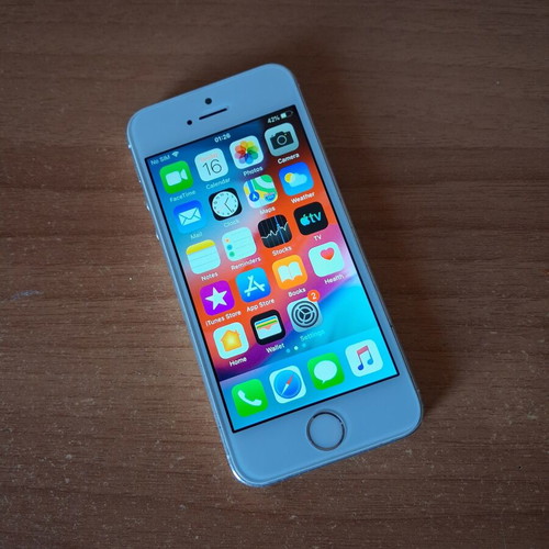 Apple iPhone 5s 16GB, white, unlocked