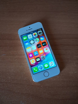 Apple iPhone 5s 16GB, white, unlocked