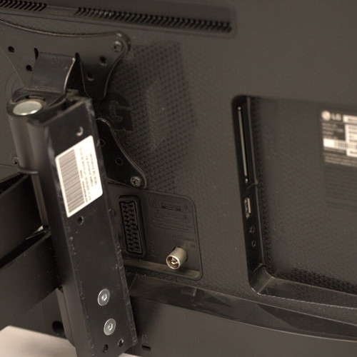 LG M2352 23" Full HD monitor used with wall mount