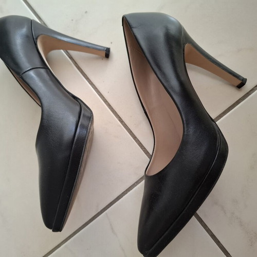 Black Pumps size 37 like new
