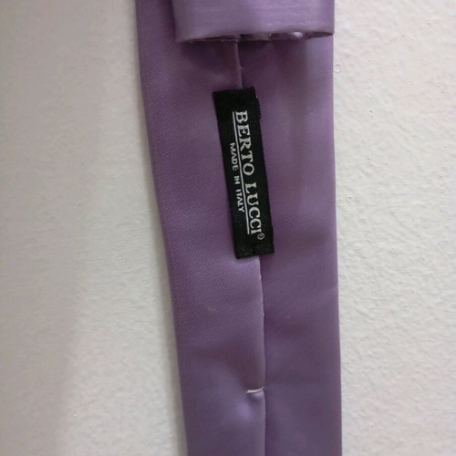 Tie purple color shiny like new, BERTO LUCCI