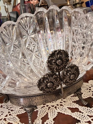 Crystal coupe large used with metal base