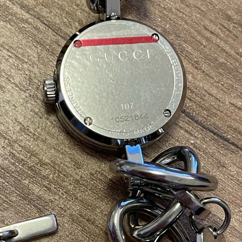 Gucci γυναικείο ρολόι χειρός μοντέλο YA107508 ασημί σαν καινούργιο