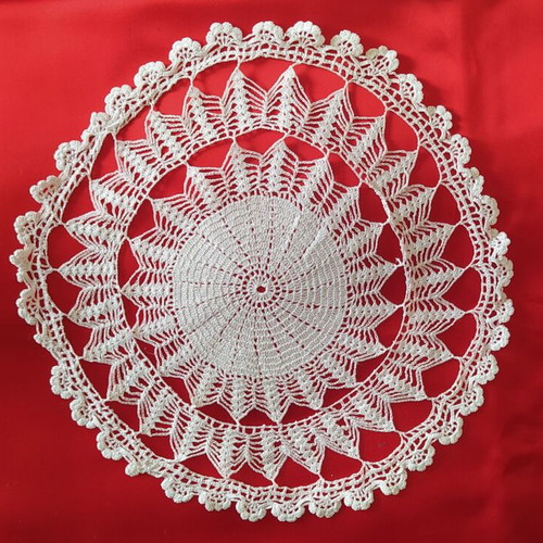 Handmade round table linen set with two napkins like new