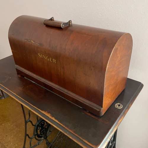 Singer 1960 foot-powered sewing machine used, wooden cover and table