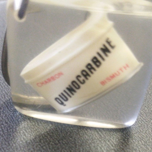 Vintage keychain like new with metal Quinocarbine pharmaceutical box
