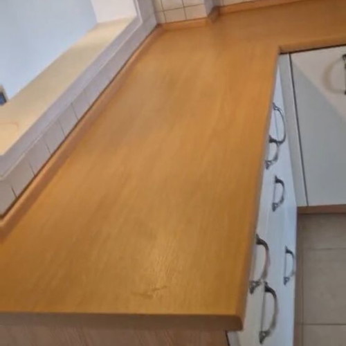 Kitchen furniture, fridge and extractor hood like new