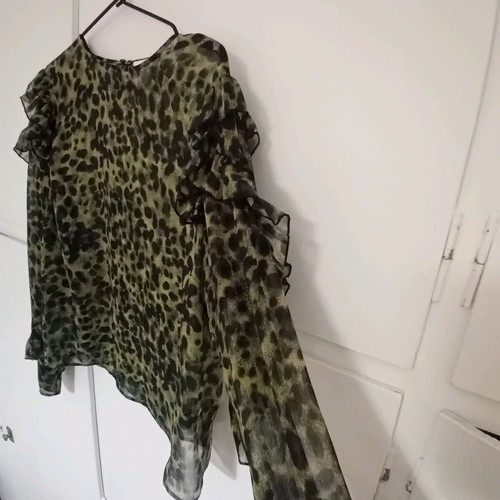 H&M blouse like new, size 38, with transparency and ruffles on sleeves