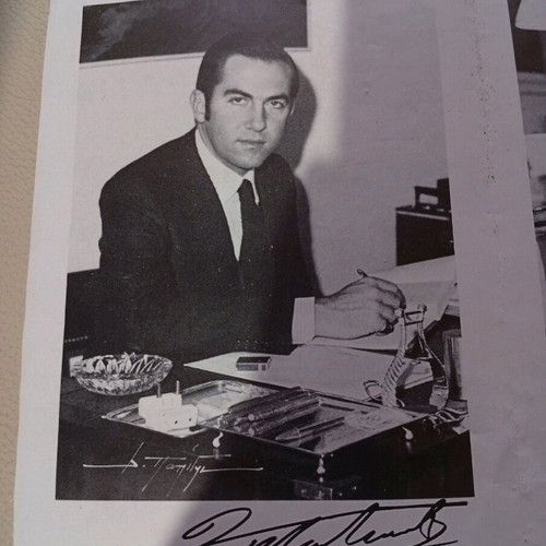 Pamphlet of former king and queen like new with signatures