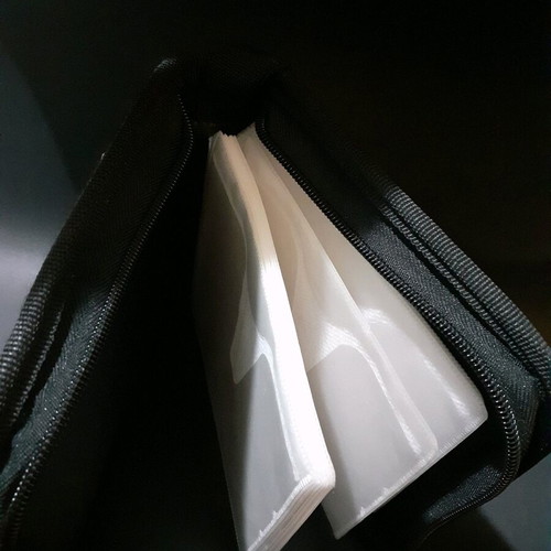 CD, DVD case like new with 14 double-sided sleeves