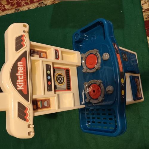 Kitchen Happy Cooking plastic play kitchen with sounds and lights
