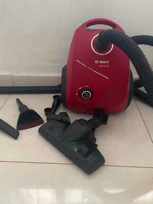 Bosch Series 2 vacuum cleaner 600W with 3.5lt bag