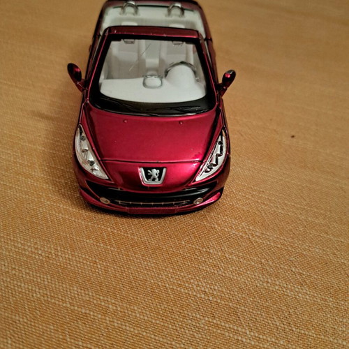 Peugeot 207cc Burago 1/32 like new, burgundy color