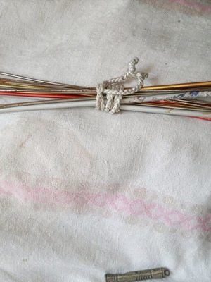 Βελόνες και βελονάκια πλεξίματος σαν καινούργια, ρετρό μεταλλικά και αλουμινένια μοντέλα