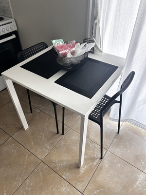 Metal kitchen table with chairs like new