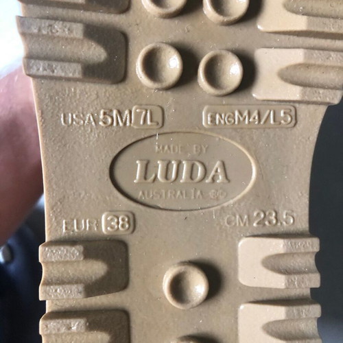 Ugg Australia boots new, size 38, beige gold