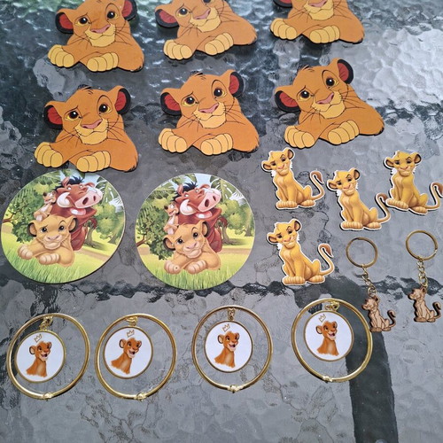 Lion King wooden and metal decorations like new, pack of 18 pieces