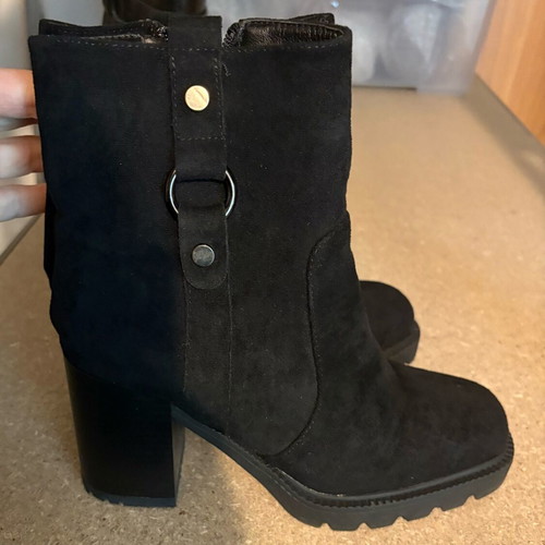 Suede boots size 38 new, very comfy, black
