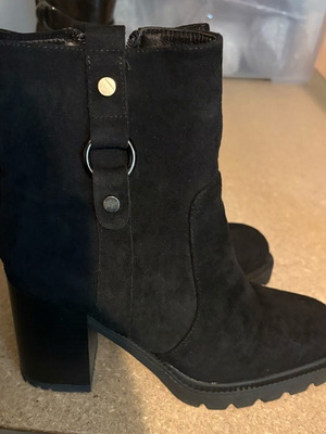 Suede boots size 38 new, very comfy, black