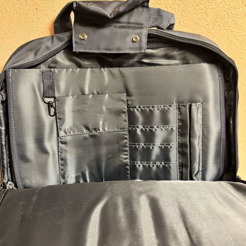 Επαγγελματική τσάντα laptop σαν καινούργιο, μαύρη με πολλές θήκες