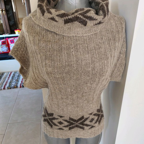 Wool knitted sweater like new, beige, one size