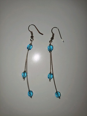 Σκουλαρίκια αχρησιμοποίητα με γαλάζιες χάντρες