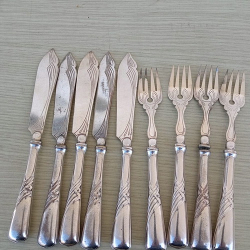 Silver-plated cutlery set used, 4 forks 18 cm and 5 knives 19.5 cm WMFN Nouvean