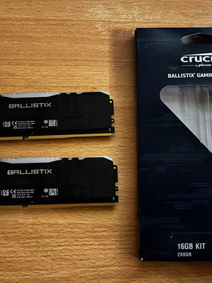 Crucial Ballistix 16GB (2x8GB) DDR4 3200MHz CL16 σαν καινούργιο, RGB